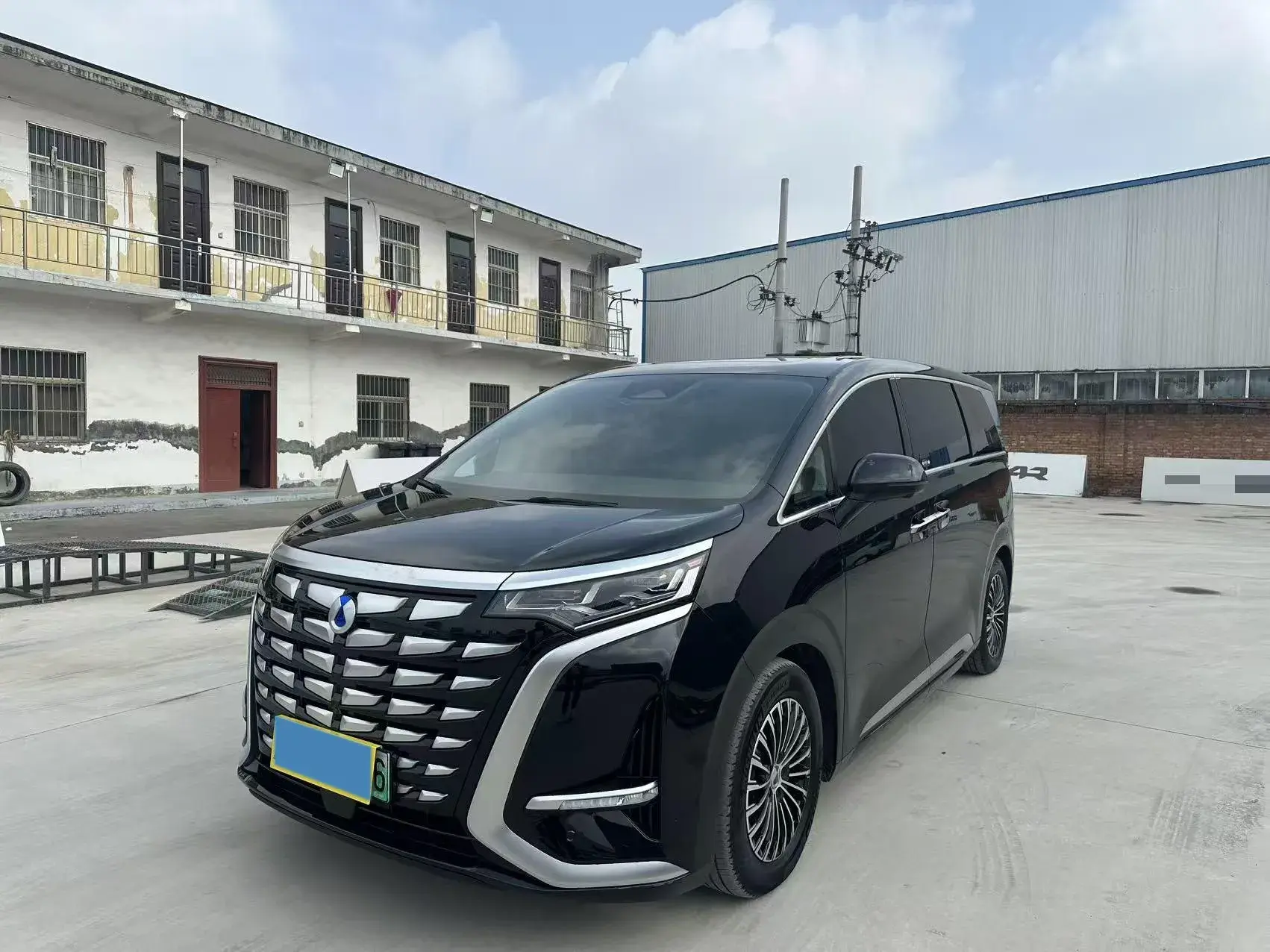 2023 DENZA D9 view 1