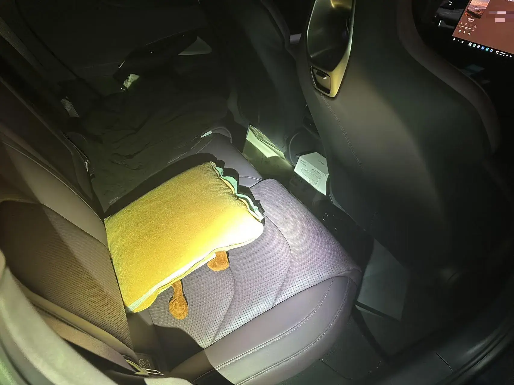 2024 MI SU7 thumbnail 2