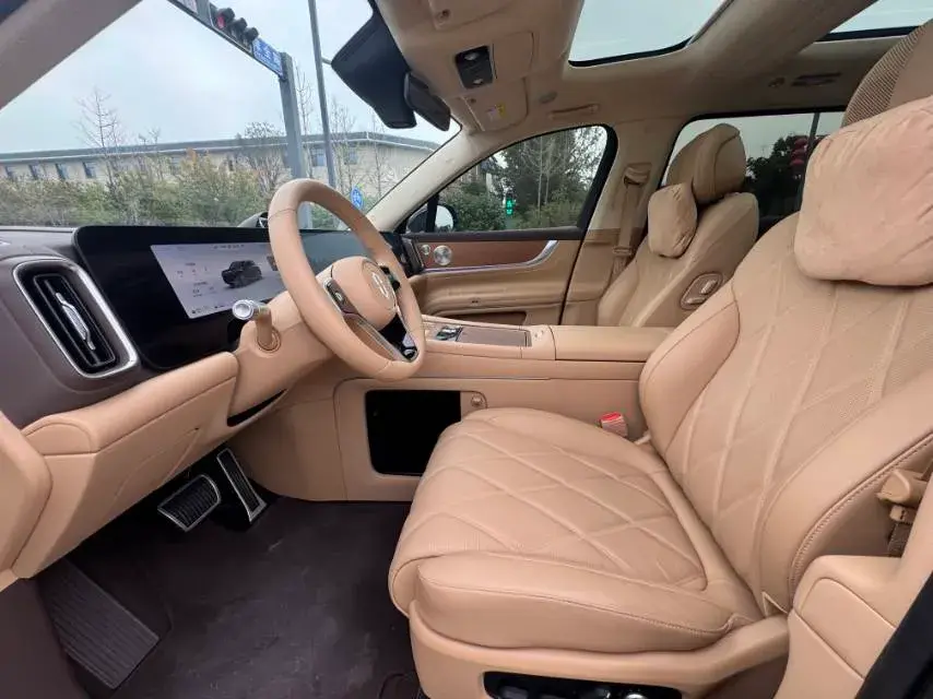 2025 AITO AITO thumbnail 3