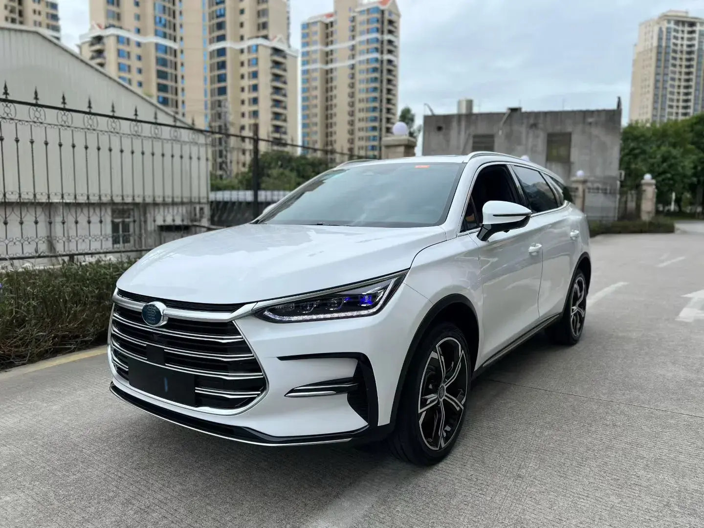 2021 BYD TANG view 1