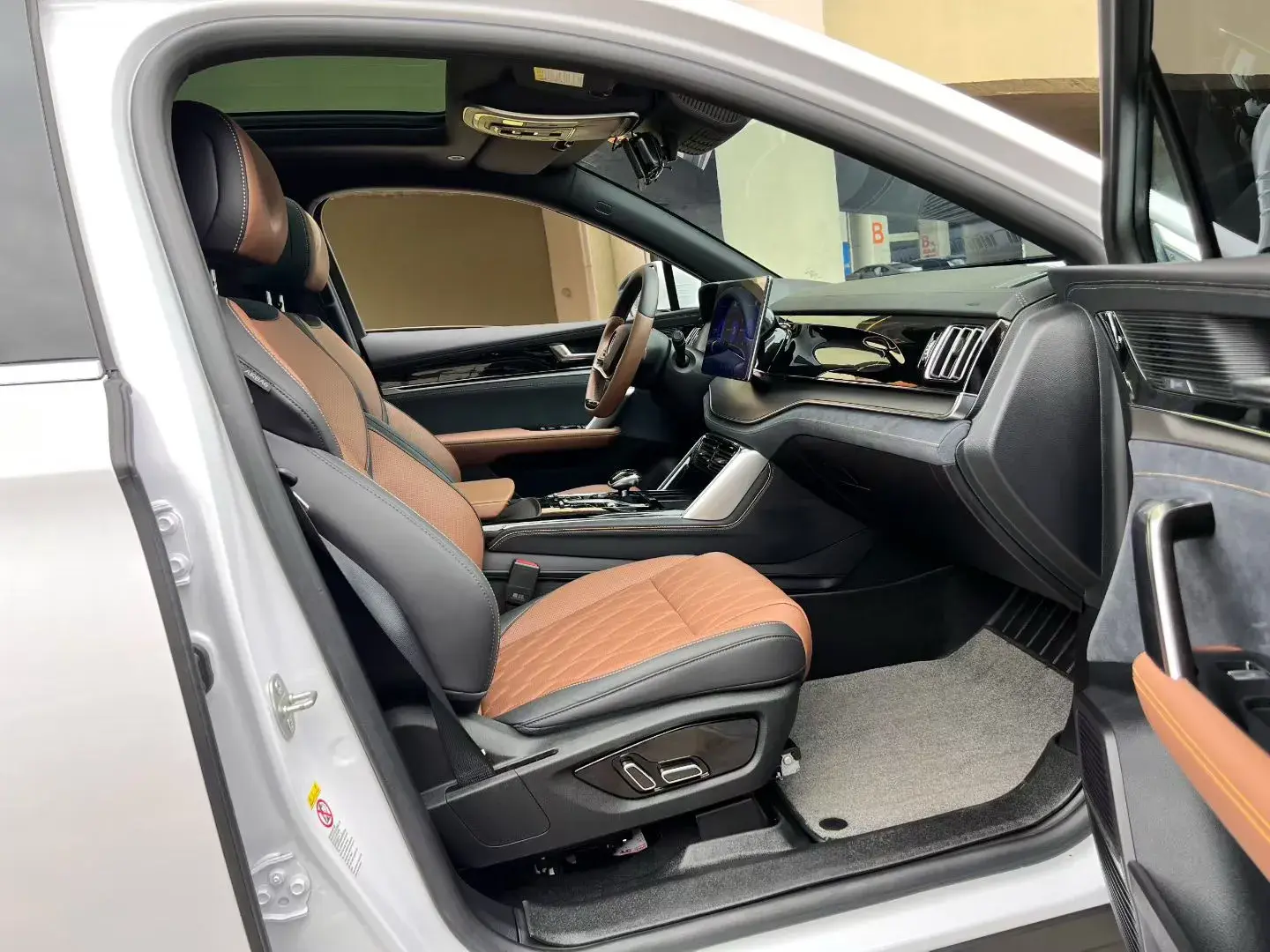 2021 BYD TANG thumbnail 3