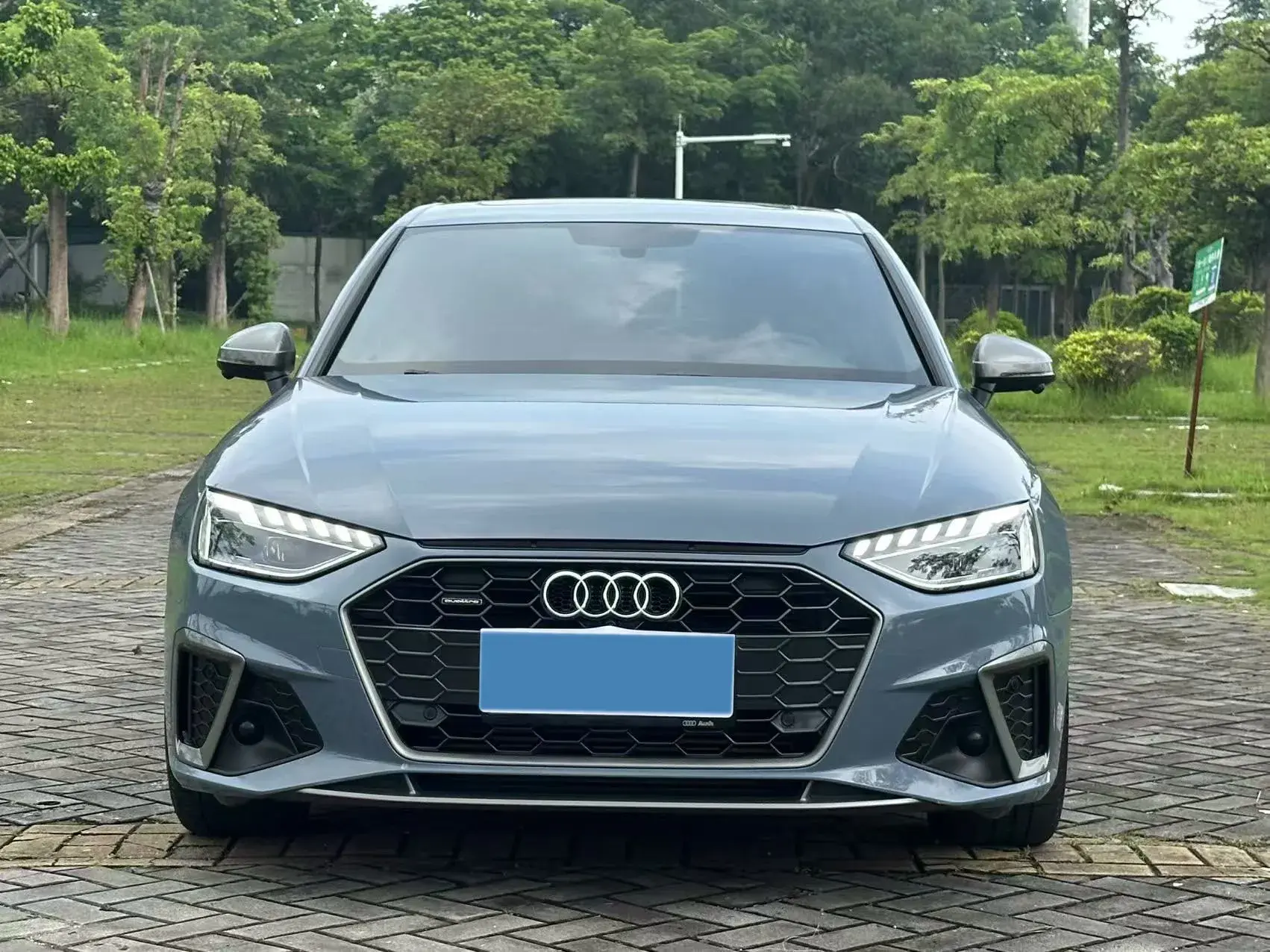 2022 AUDI A4L thumbnail 2