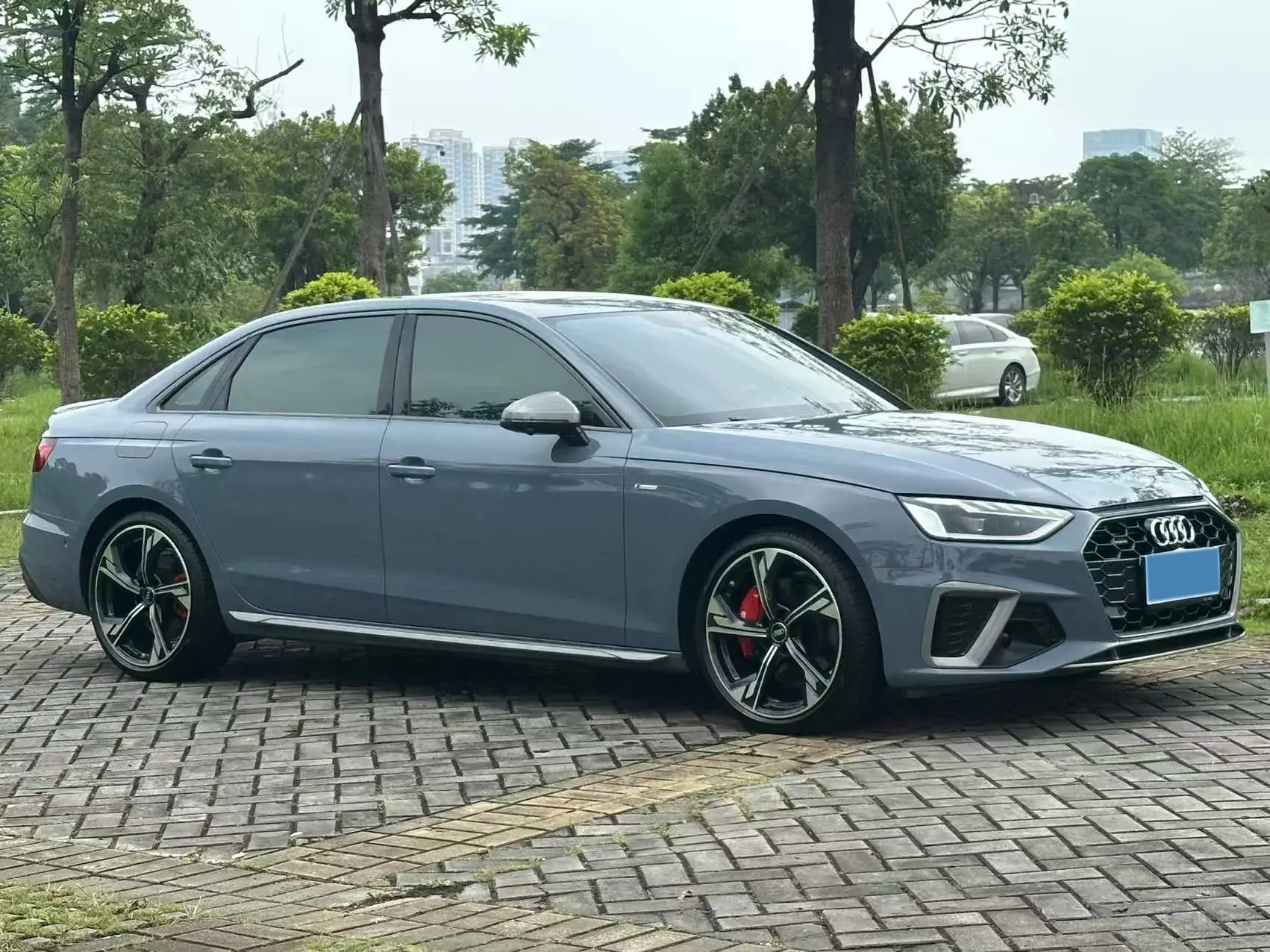 2022 AUDI A4L thumbnail 3
