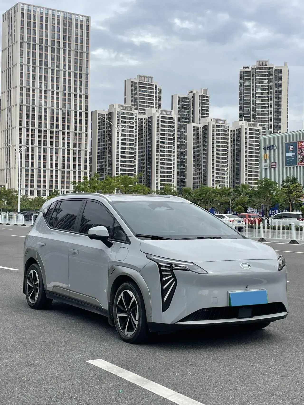 2023 AION Y thumbnail 3