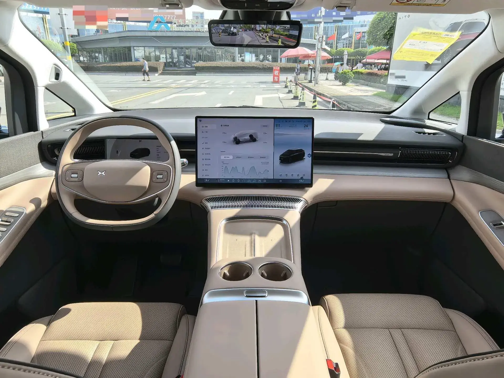 2025 XPENG X9 thumbnail 4