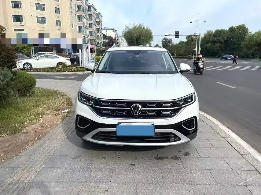 2023 VOLKSWAGEN TAYRON thumbnail 3