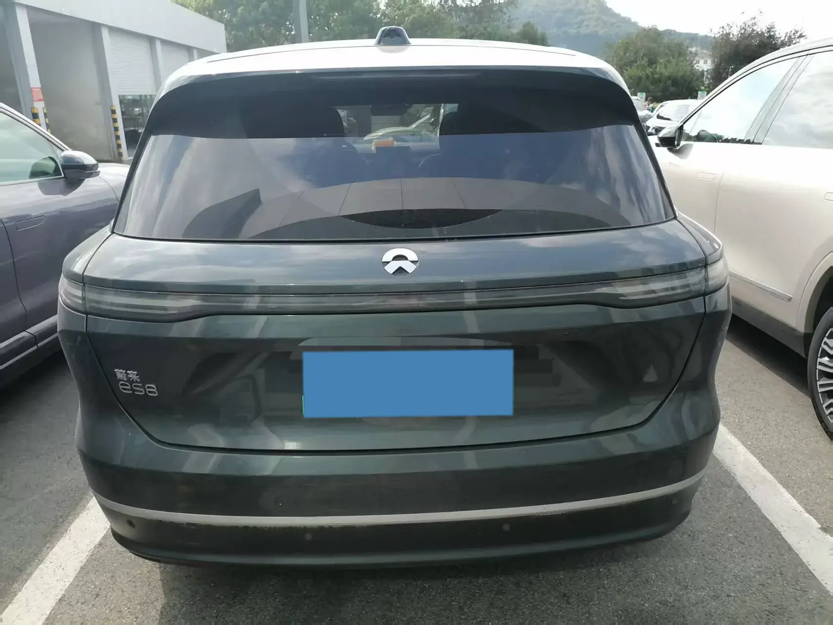 2023 NIO ES8 thumbnail 4