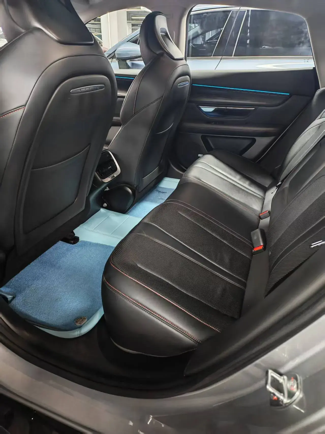 2020 XPENG P7 thumbnail 3