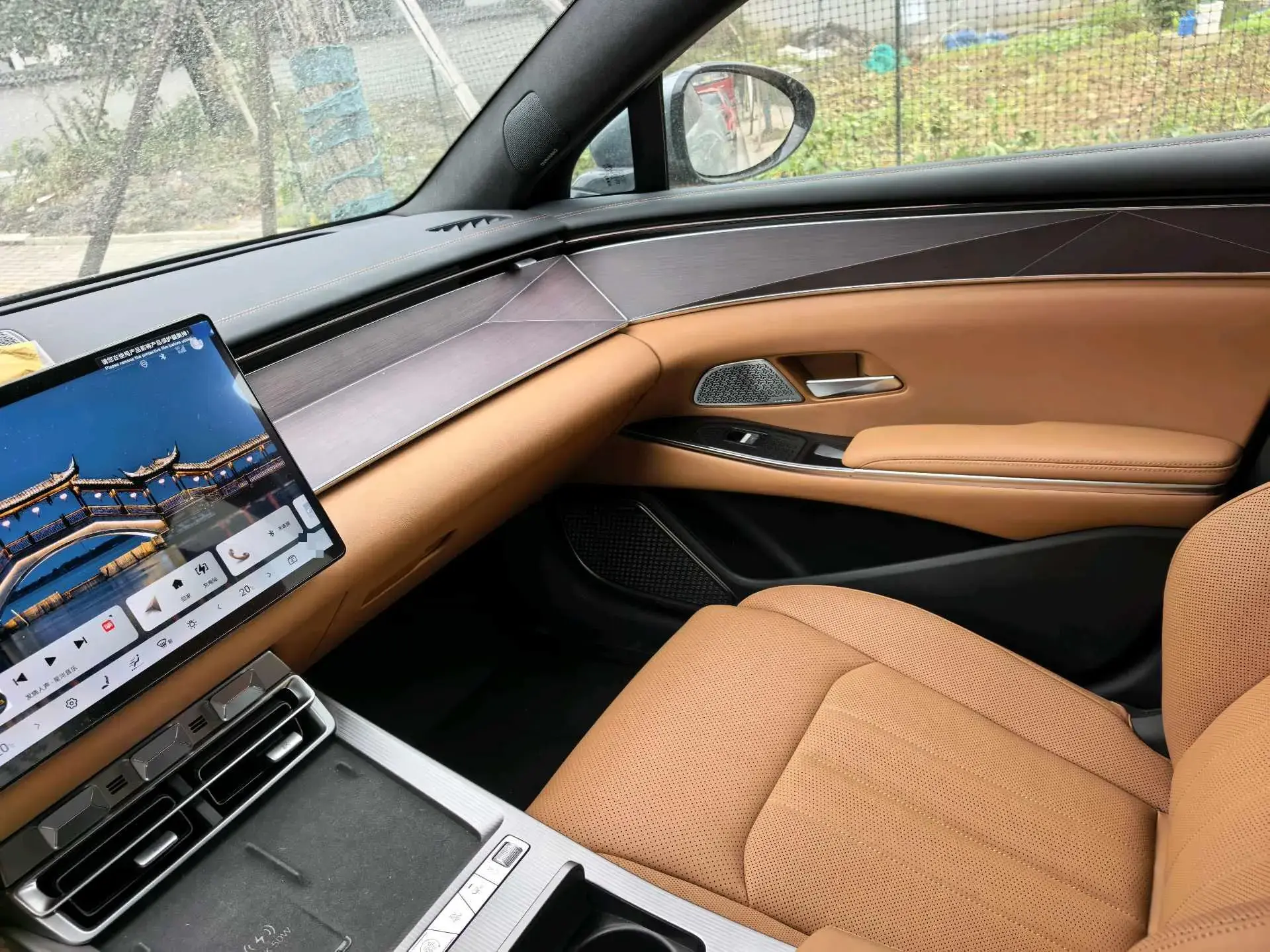 2025 BYD HANL thumbnail 4