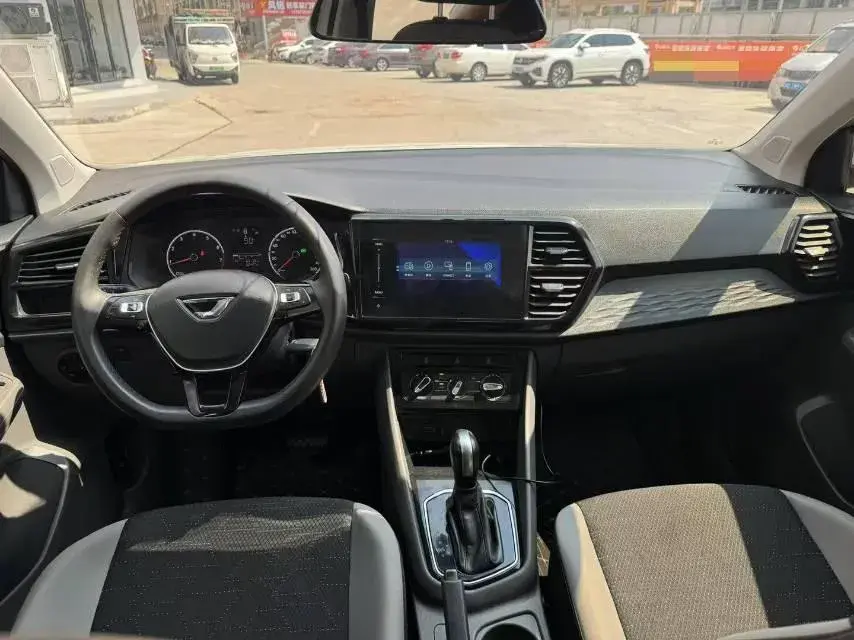 2019 JETTA VS5 thumbnail 4