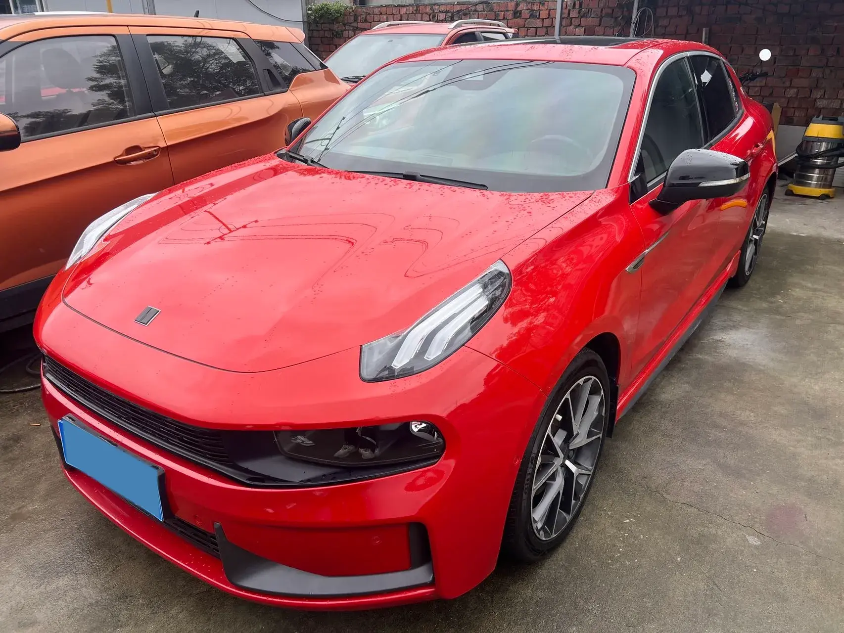 2019 LYNK&CO 03 view 1