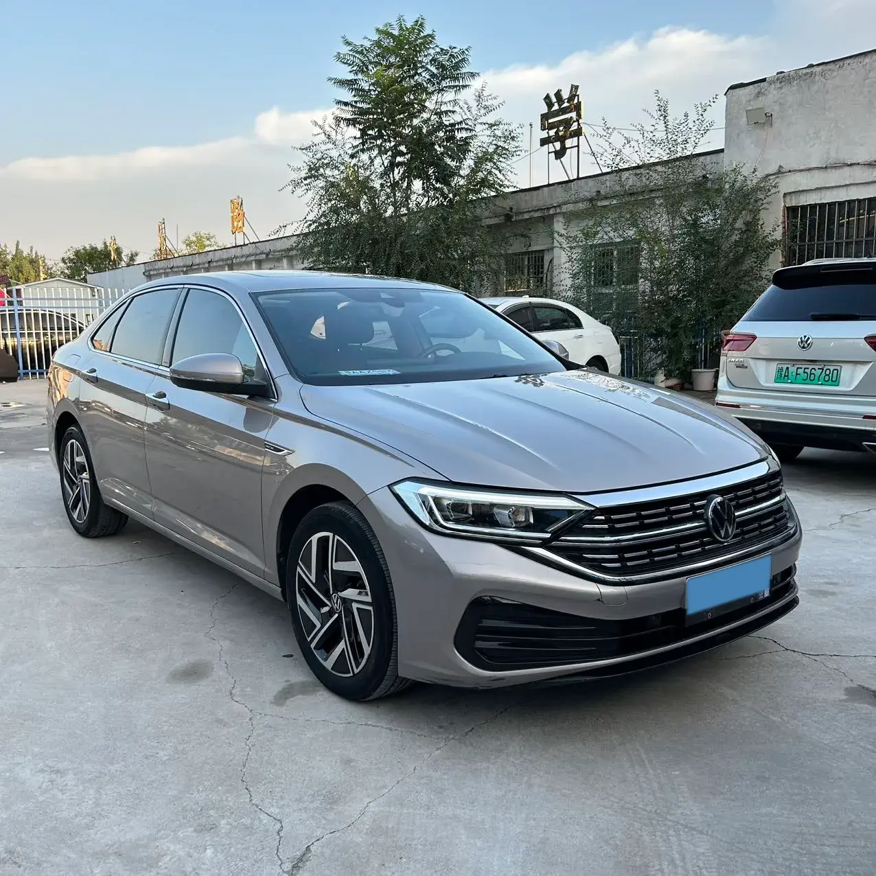 2023 VOLKSWAGEN SAGITAR thumbnail 3