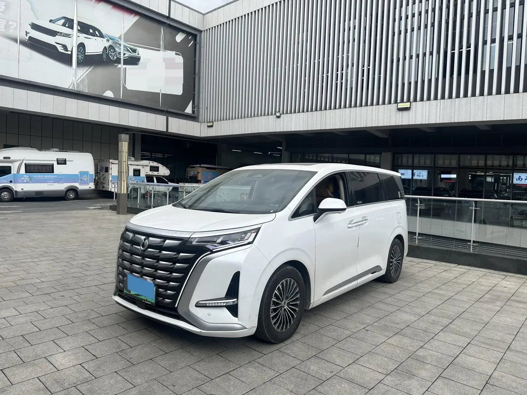 2022 DENZA D9 view 1