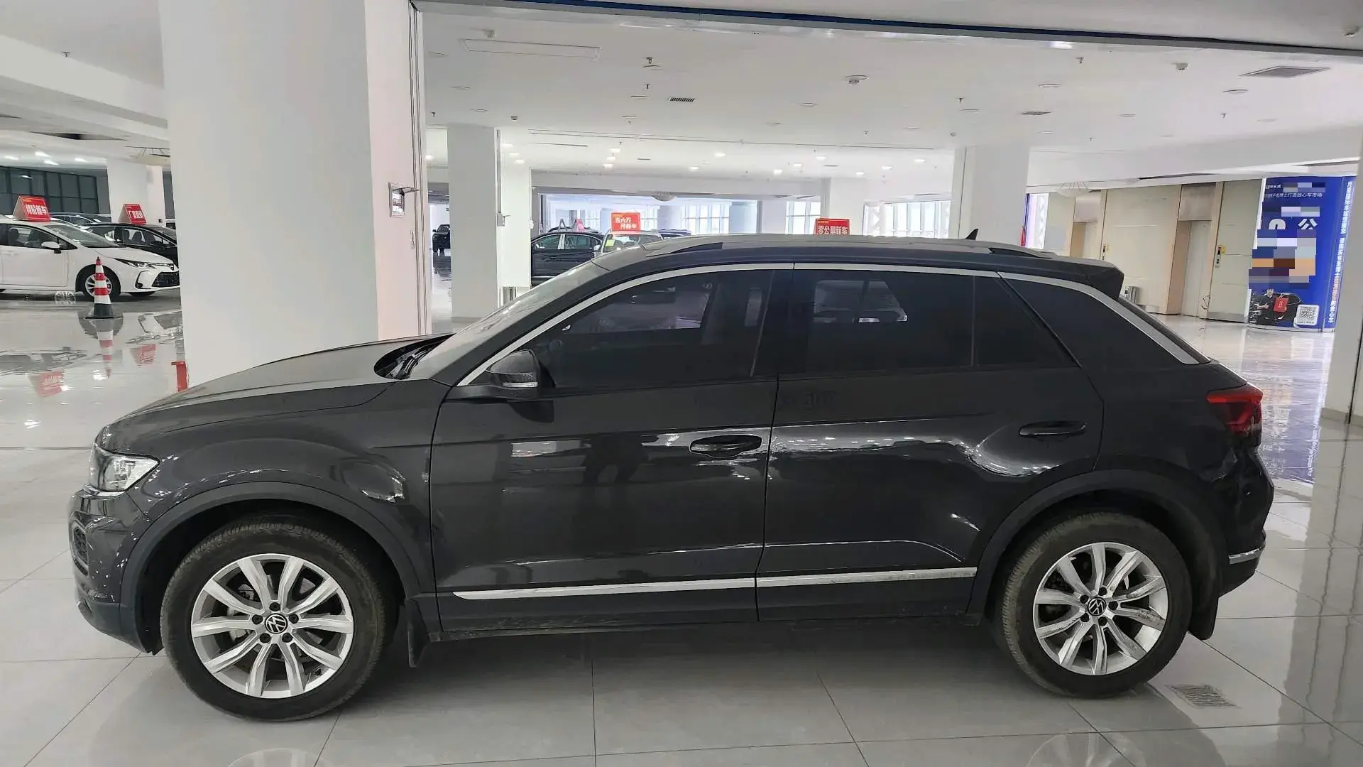 2022 VOLKSWAGEN T-ROC thumbnail 2