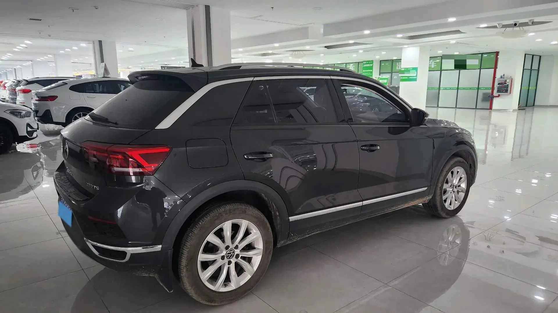 2022 VOLKSWAGEN T-ROC thumbnail 3