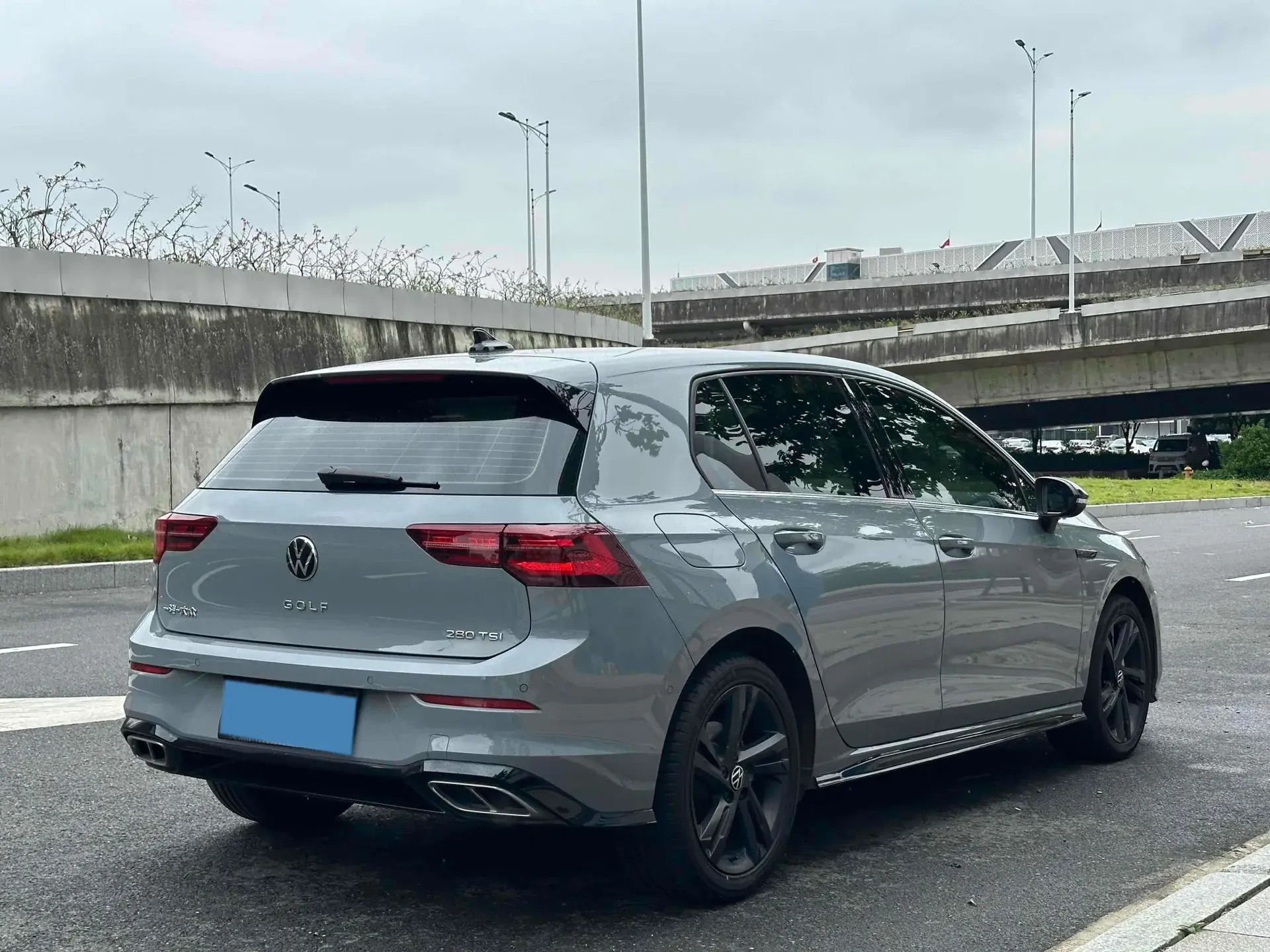 2021 VOLKSWAGEN GOLF thumbnail 3