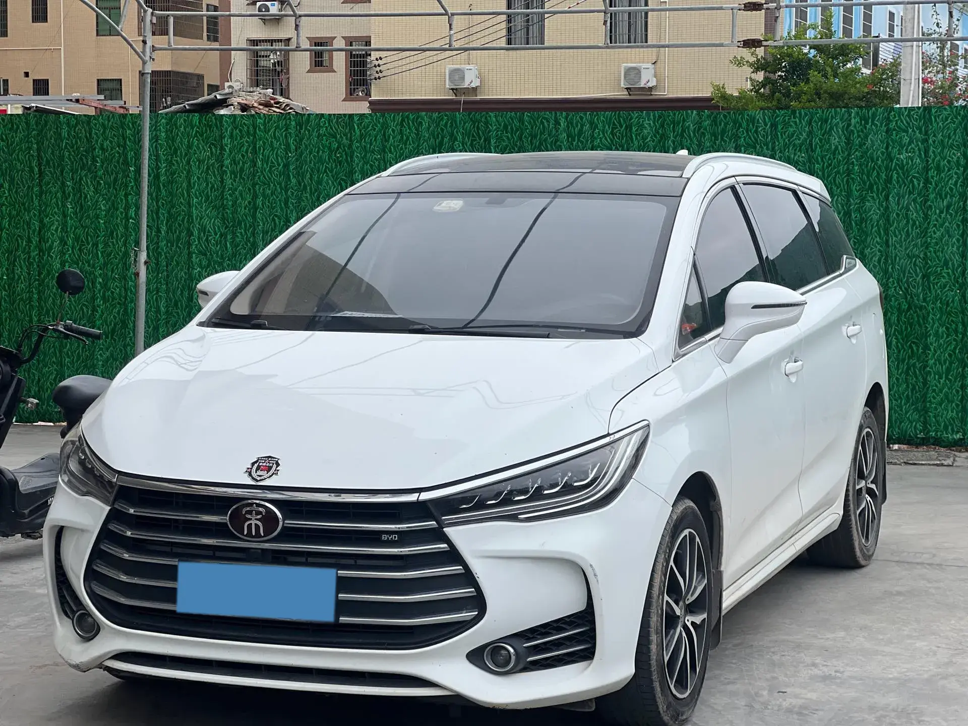 2018 BYD SONG view 1