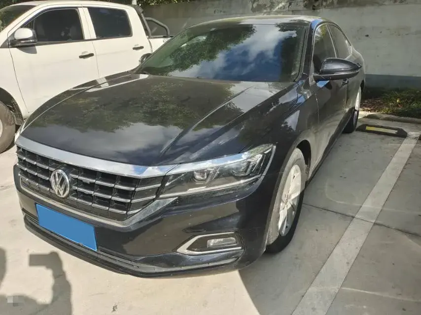 2020 VOLKSWAGEN PASSAT view 1