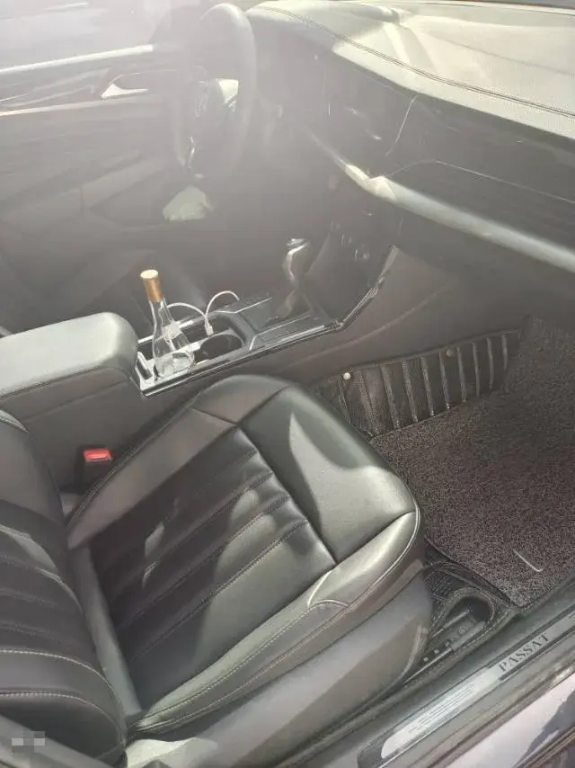 2020 VOLKSWAGEN PASSAT thumbnail 3