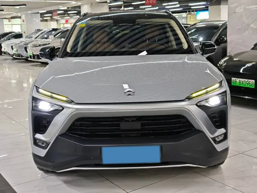 2018 NIO ES8 thumbnail 4