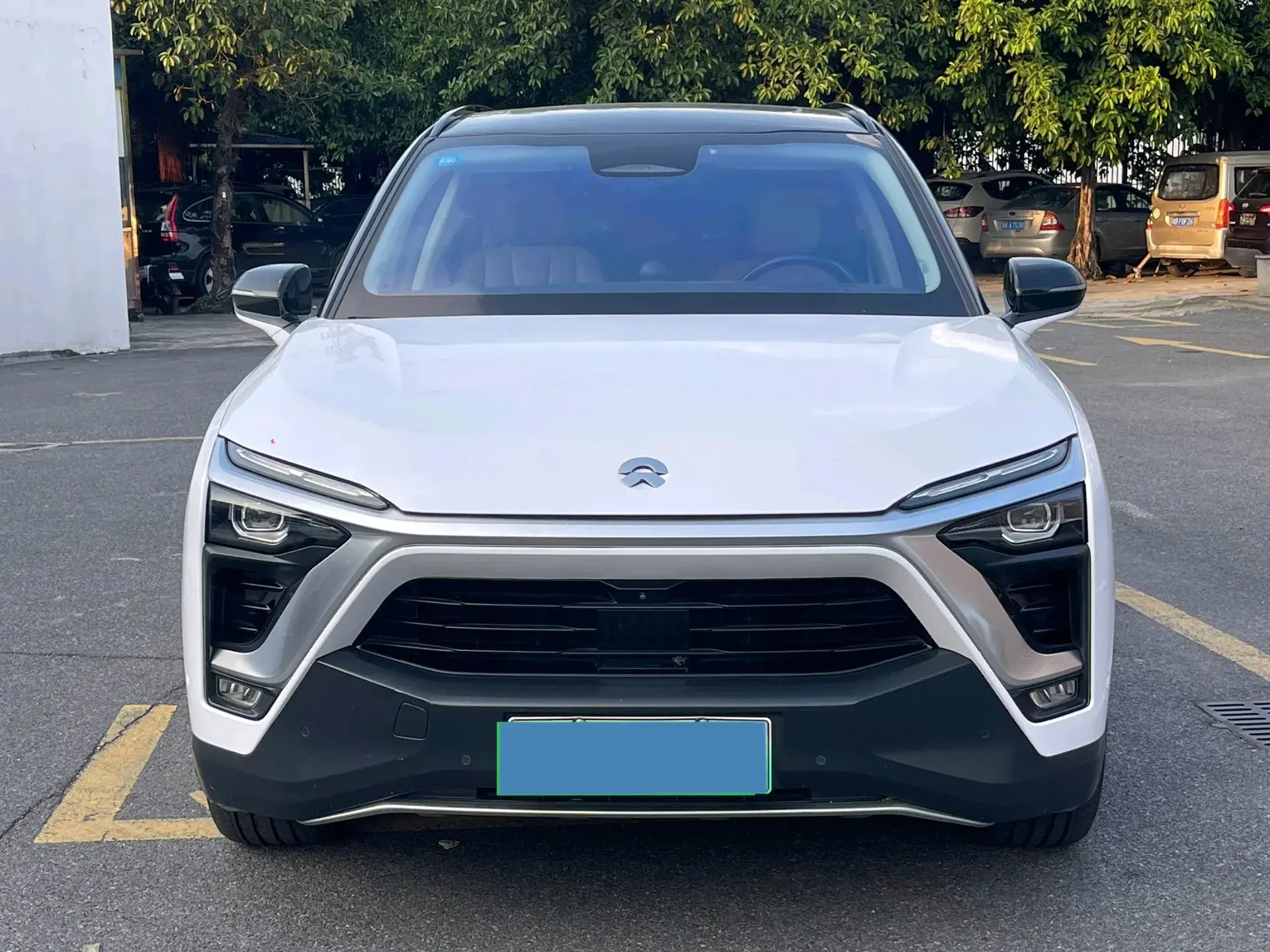 2018 NIO ES8 thumbnail 2