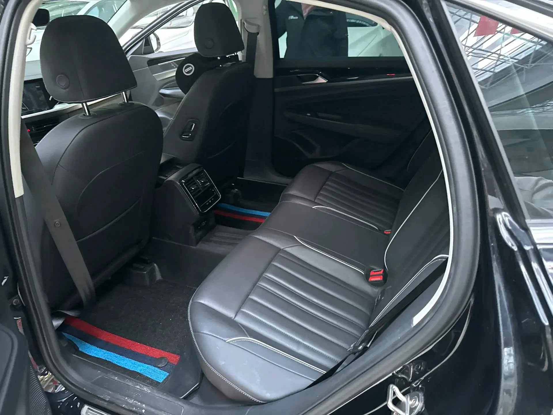 2023 VOLKSWAGEN PASSAT thumbnail 2