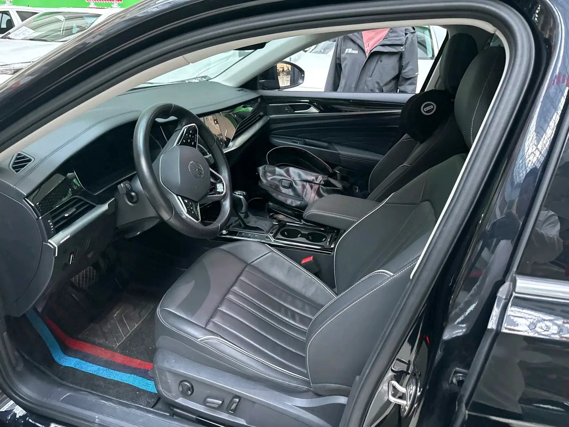 2023 VOLKSWAGEN PASSAT thumbnail 3