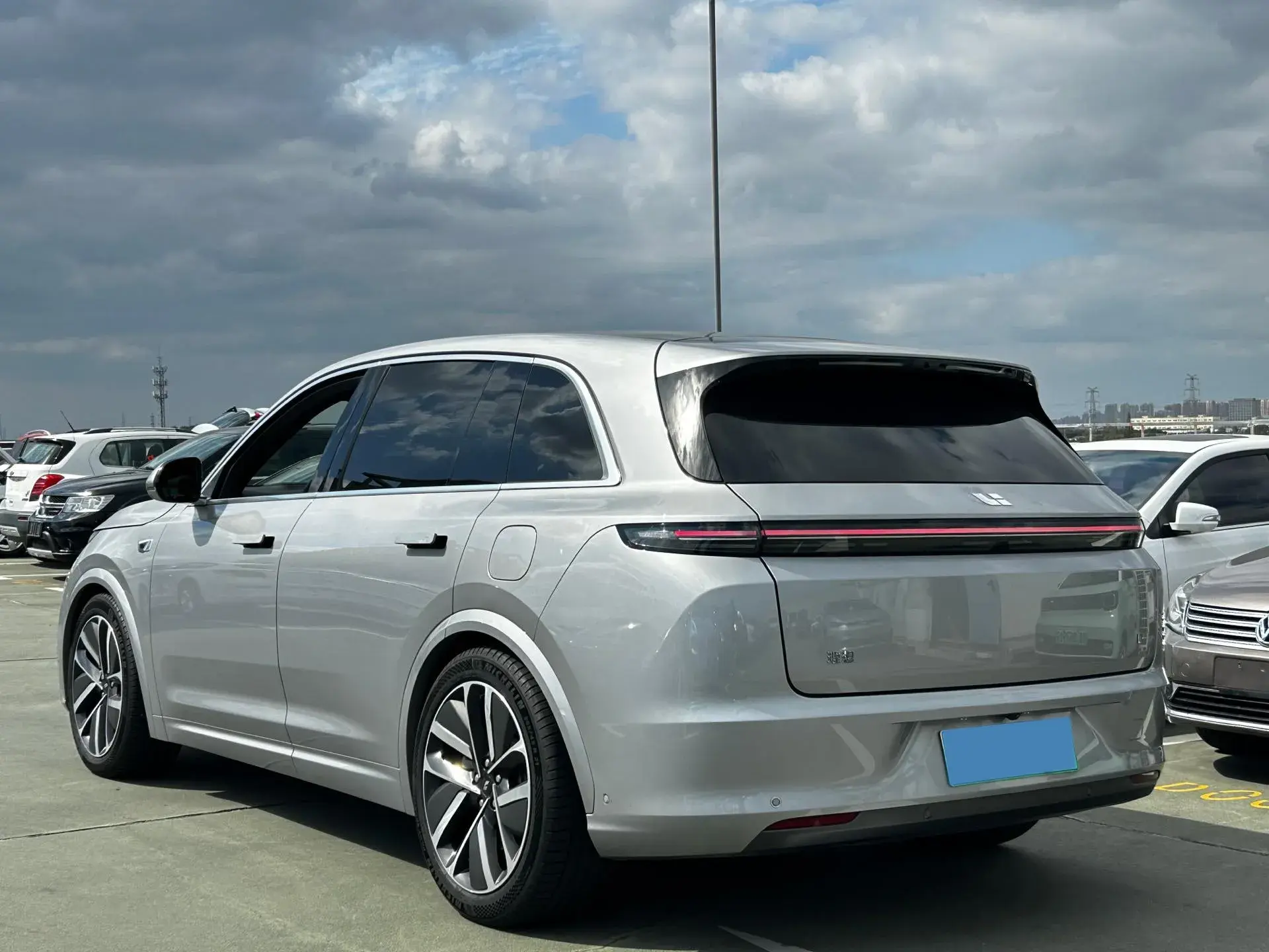 2023 LI L7 thumbnail 3