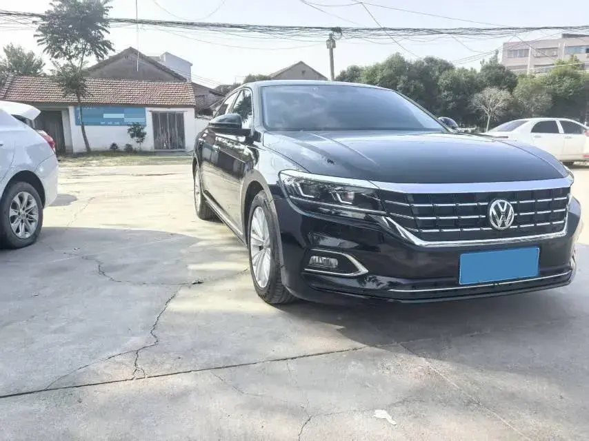 2019 VOLKSWAGEN PASSAT thumbnail 3
