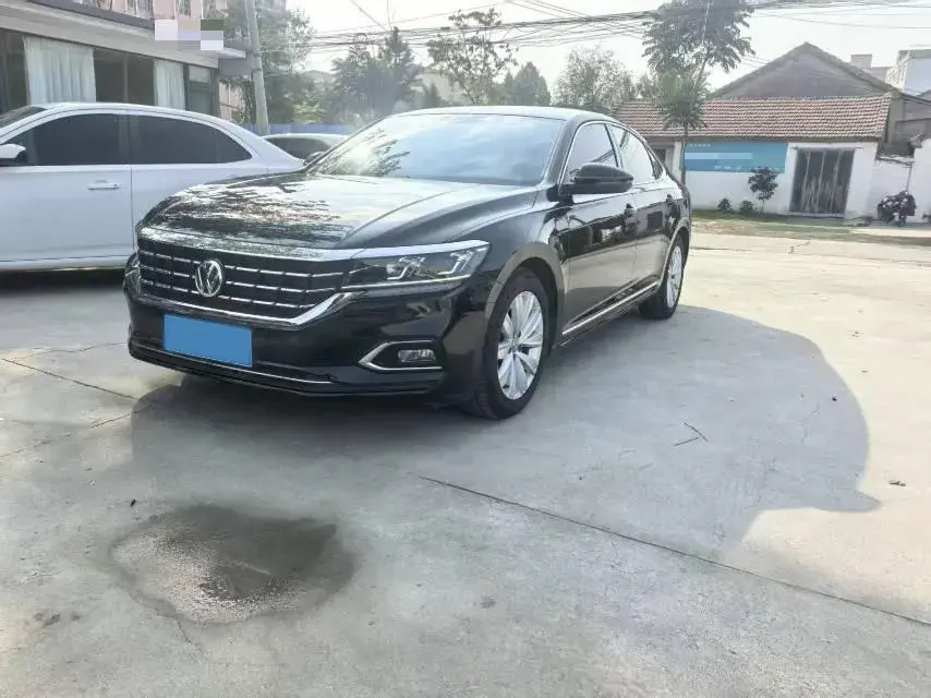 2019 VOLKSWAGEN PASSAT view 1