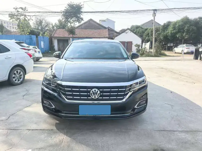 2019 VOLKSWAGEN PASSAT thumbnail 2