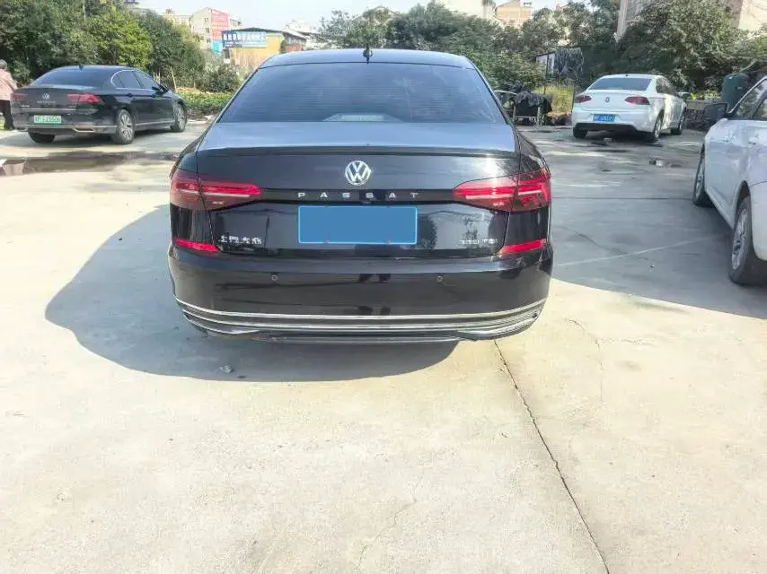 2019 VOLKSWAGEN PASSAT thumbnail 4
