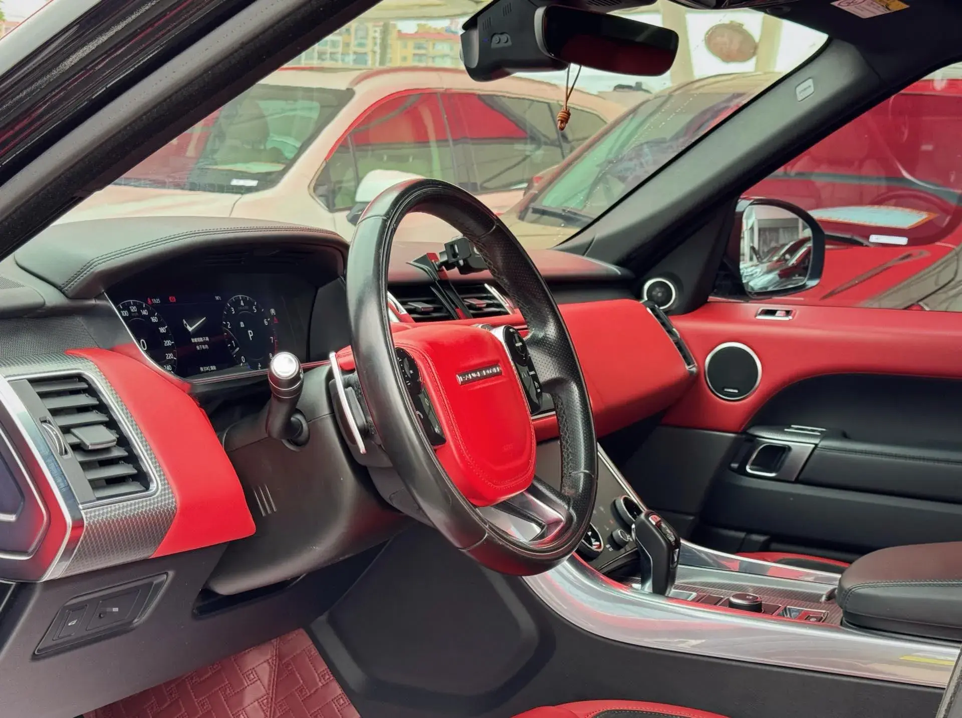 2018 LAND ROVER thumbnail 4