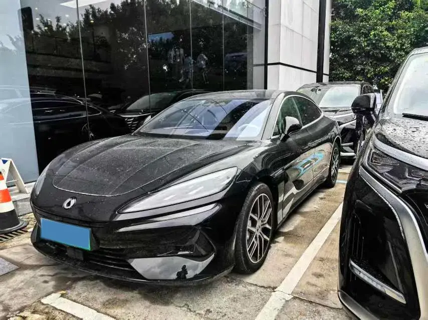 2024 Denza DenzaZ9 2.0T 207HP L4 E-CVT PHEV 38.5KWH