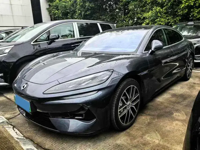 2024 Denza DenzaZ9 2.0T 207HP L4 E-CVT PHEV 38.5KWH