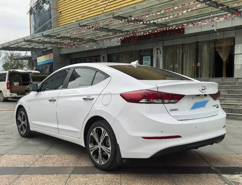 2018 HYUNDAI ELANTRA thumbnail 3