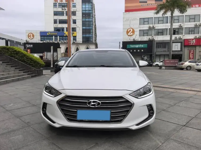 2018 HYUNDAI ELANTRA thumbnail 2