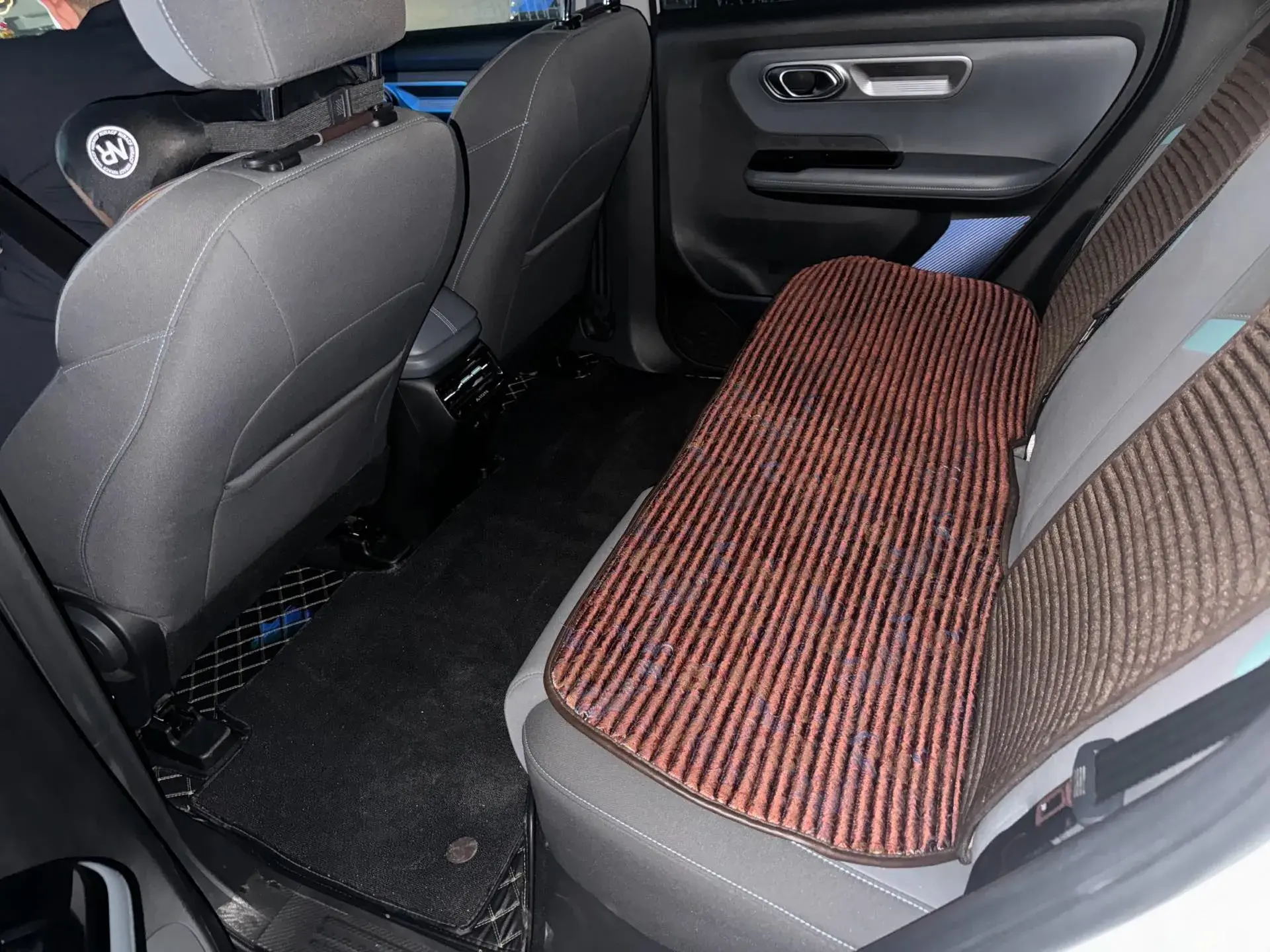 2023 AION Y thumbnail 4