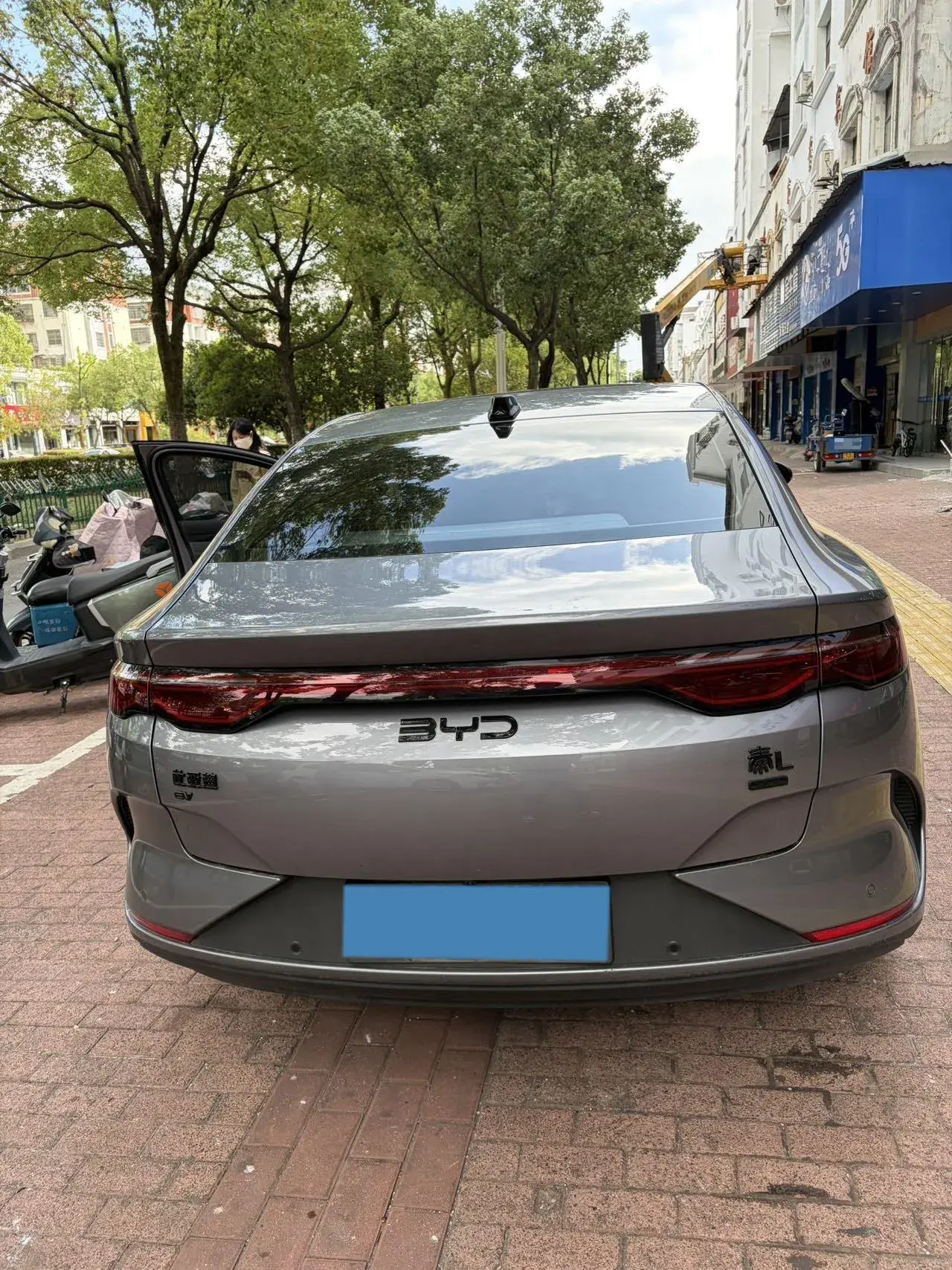 2025 BYD QINL thumbnail 4