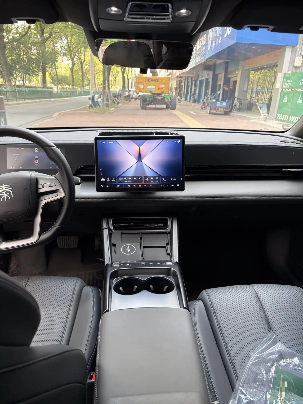 2025 BYD QINL thumbnail 2