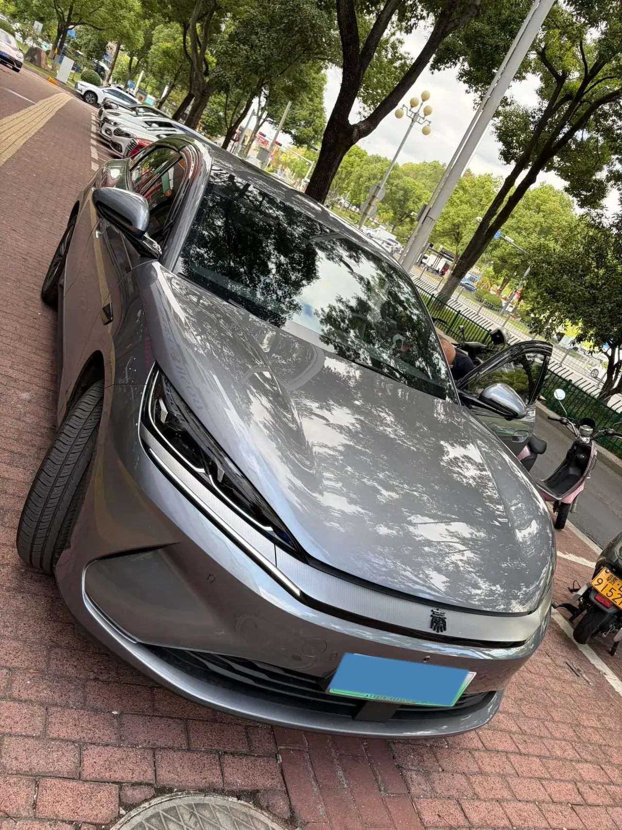 2025 BYD QINL thumbnail 3