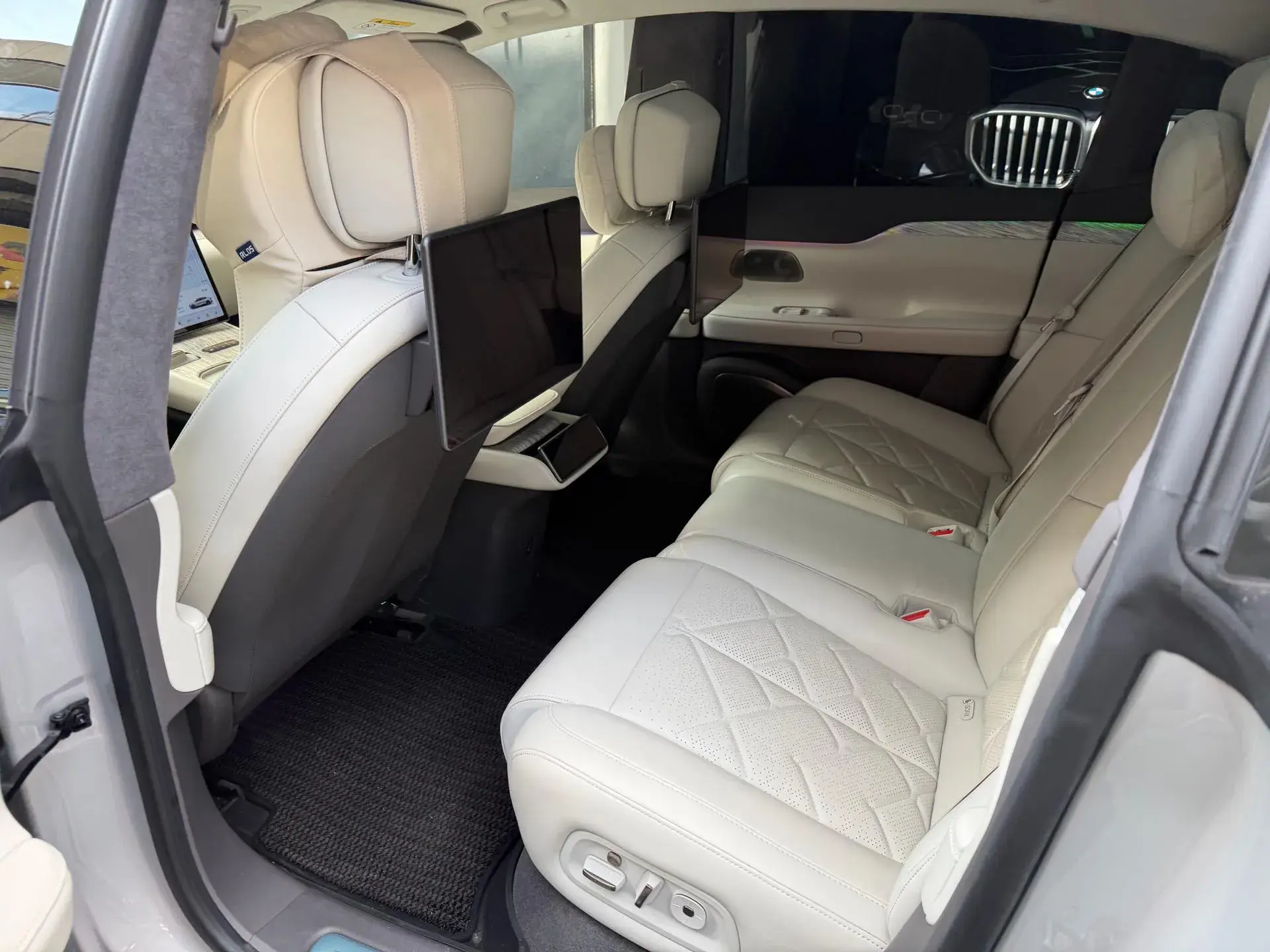 2024 NIO ET7 thumbnail 3