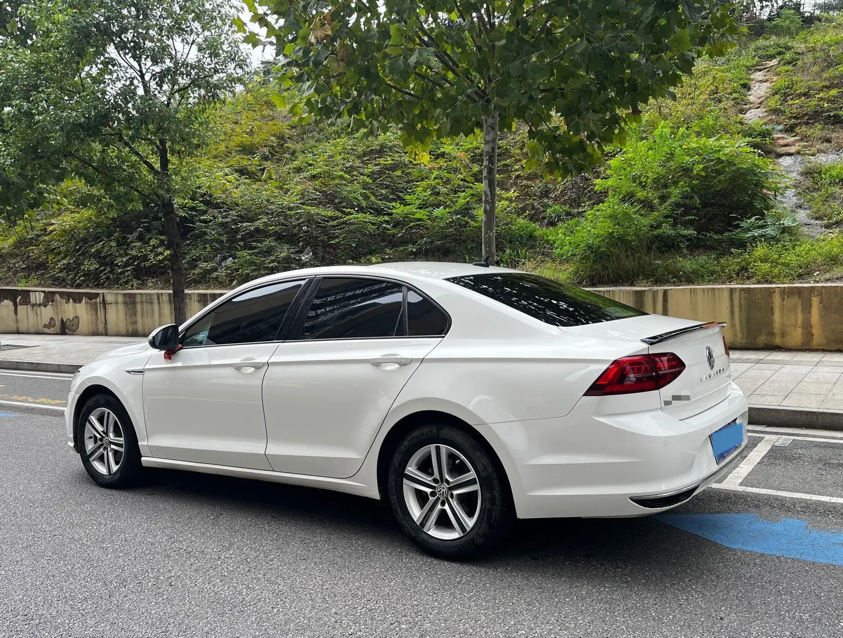 2021 VOLKSWAGEN LAMANDO thumbnail 3