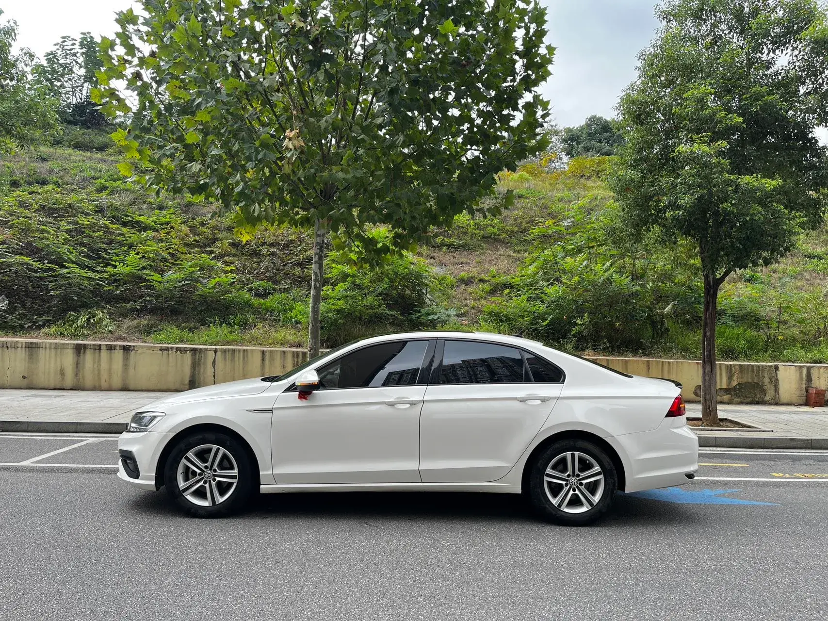 2021 VOLKSWAGEN LAMANDO thumbnail 4