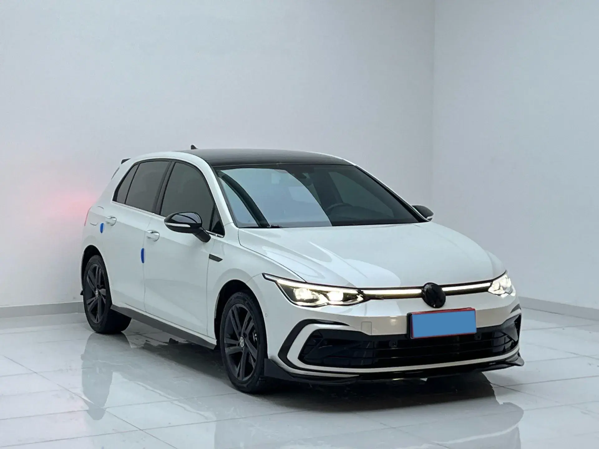 2023 VOLKSWAGEN GOLF thumbnail 3