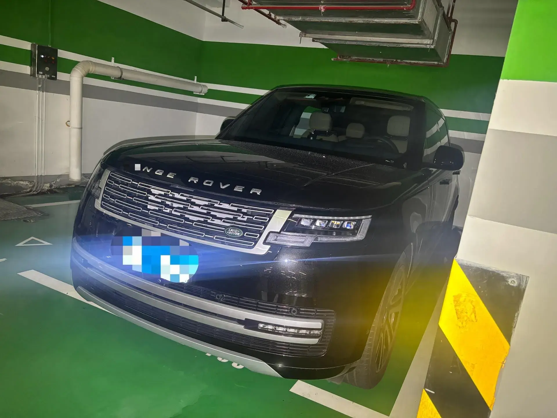 2024 LAND ROVER view 1
