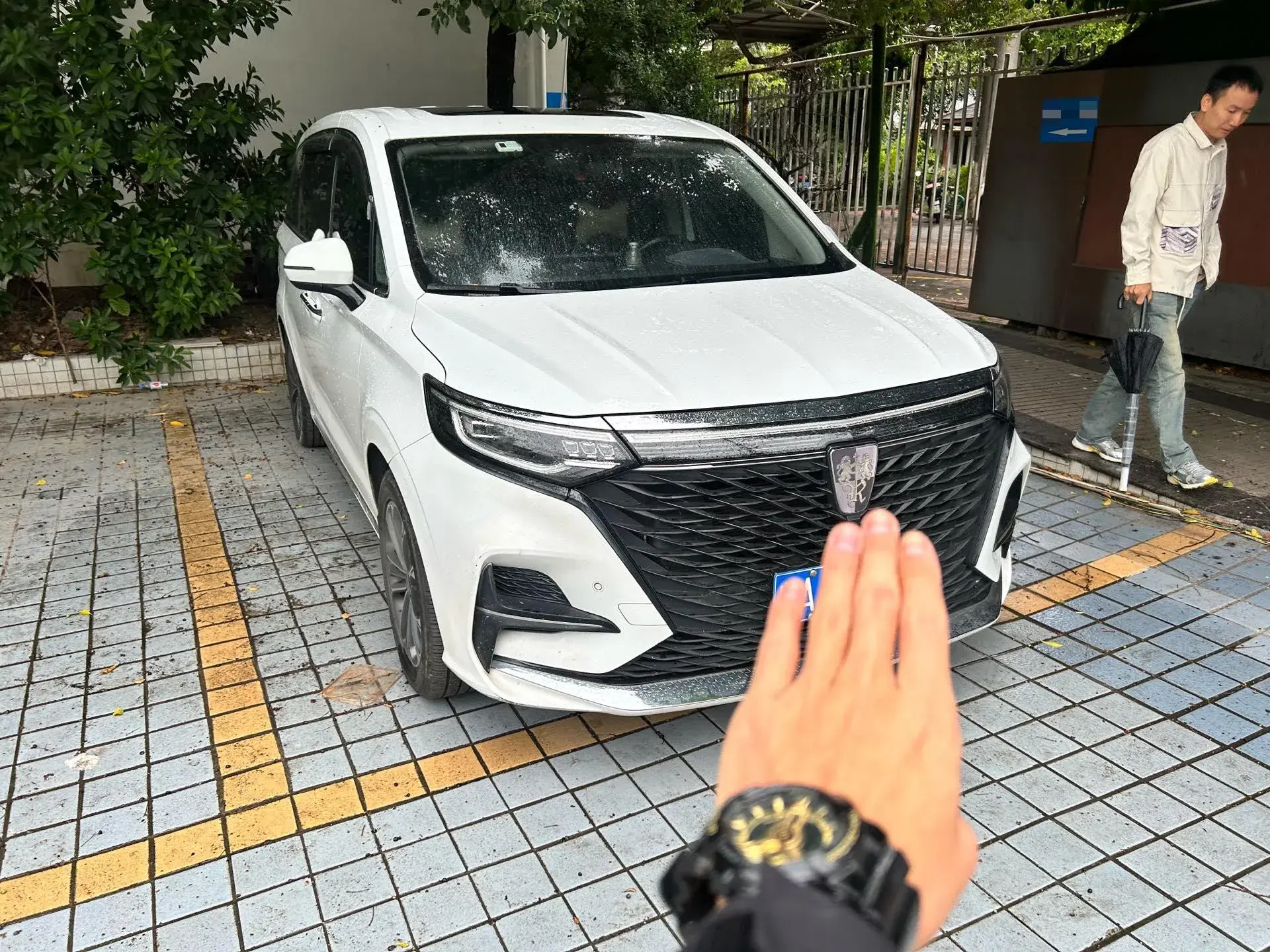 2021 ROEWE IMAX8 thumbnail 3