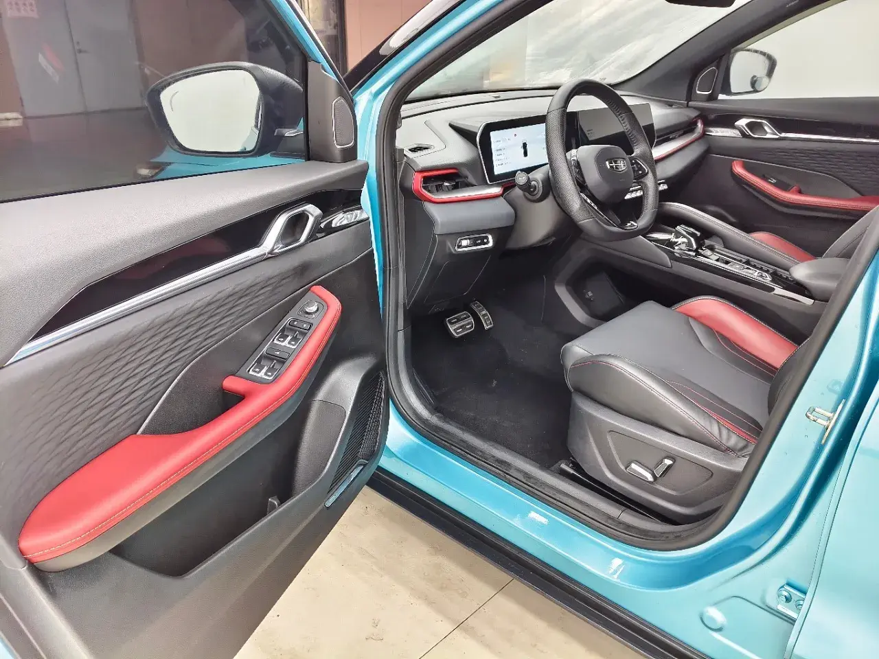 2022 GEELY COOLRAY thumbnail 3