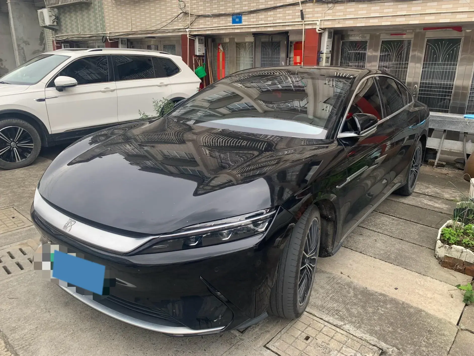2021 BYD HAN view 1