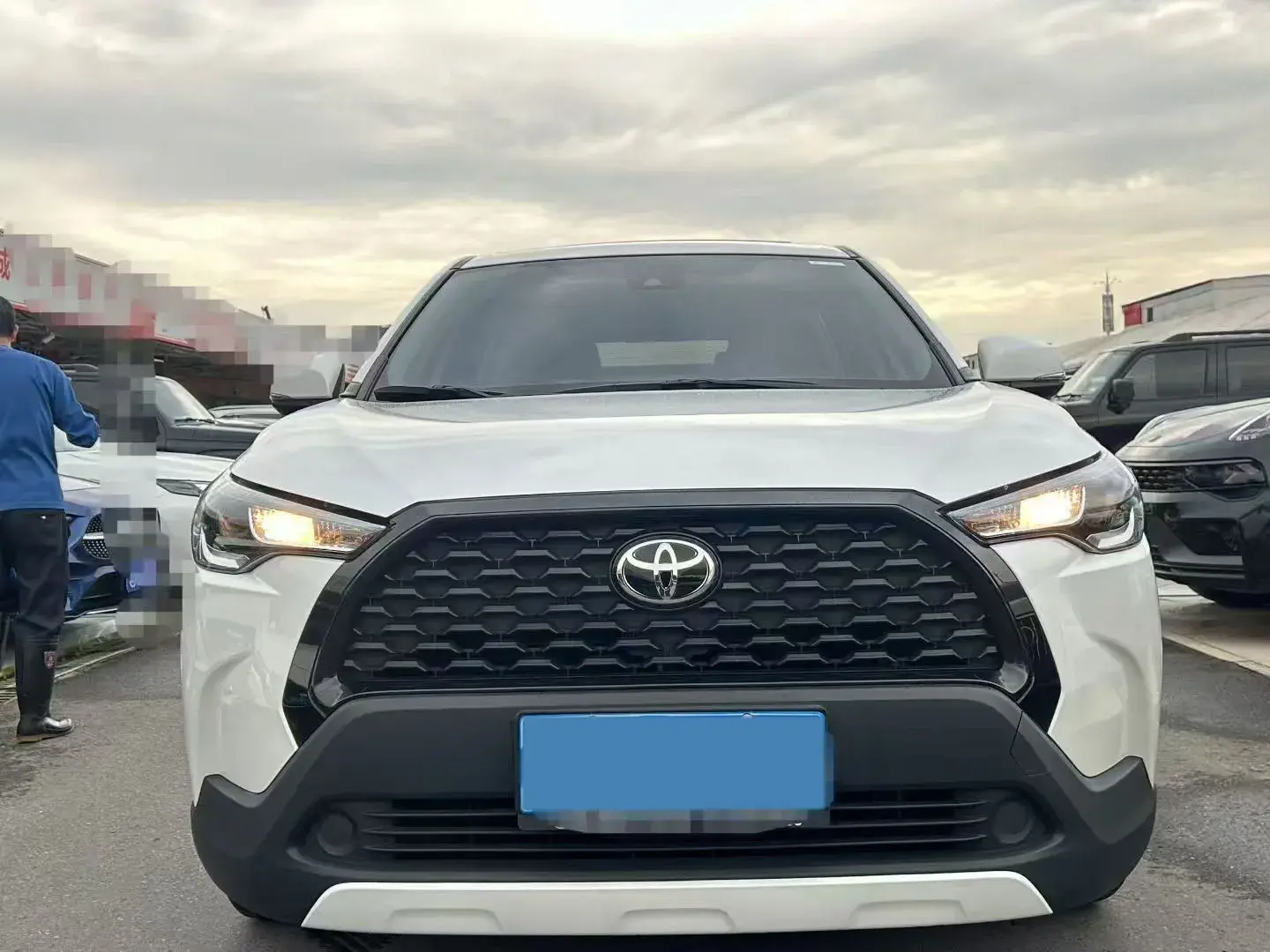 2023 TOYOTA COROLLA thumbnail 2